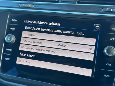 Volkswagen Tiguan 2.0 TDI SE Navigation DSG 4Motion Euro 6 (s/s) 5dr 29