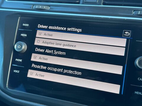 Volkswagen Tiguan 2.0 TDI SE Navigation DSG 4Motion Euro 6 (s/s) 5dr 30