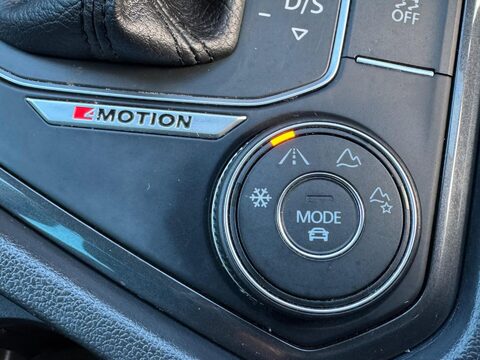 Volkswagen Tiguan 2.0 TDI SE Navigation DSG 4Motion Euro 6 (s/s) 5dr 35