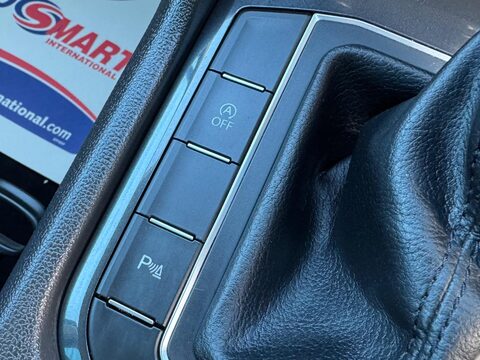 Volkswagen Tiguan 2.0 TDI SE Navigation DSG 4Motion Euro 6 (s/s) 5dr 36