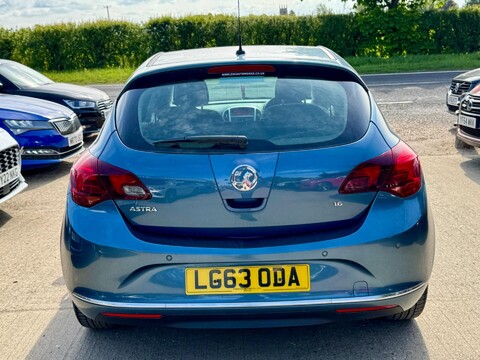 Vauxhall Astra 1.6 16v SRi Auto Euro 5 5dr 4