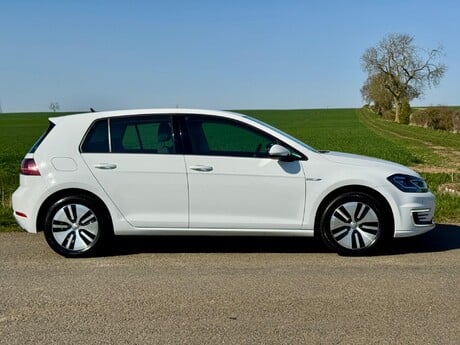 Volkswagen Golf 35.8kWh e-Golf Auto 5dr
