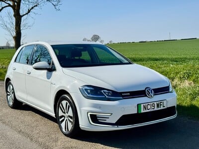 Volkswagen Golf 35.8kWh e-Golf Auto 5dr