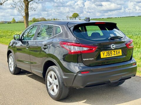 Nissan Qashqai 1.3 DIG-T Acenta Premium Euro 6 (s/s) 5dr 8