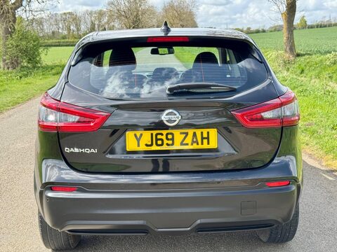 Nissan Qashqai 1.3 DIG-T Acenta Premium Euro 6 (s/s) 5dr 9