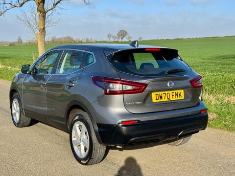 Nissan Qashqai 1.3 DIG-T Acenta Premium Euro 6 (s/s) 5dr 8