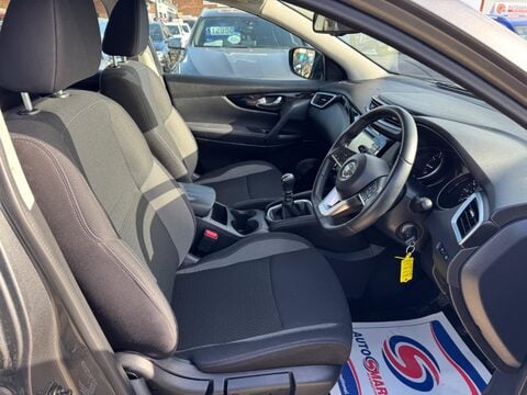 Nissan Qashqai 1.3 DIG-T Acenta Premium Euro 6 (s/s) 5dr 12