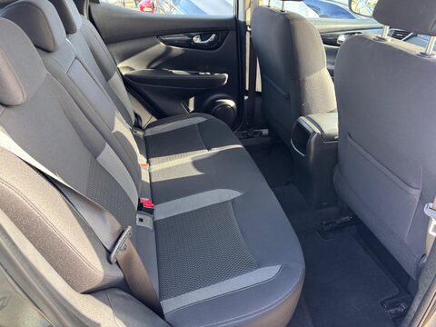Nissan Qashqai 1.3 DIG-T Acenta Premium Euro 6 (s/s) 5dr 37