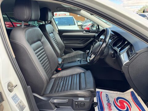 Volkswagen Passat 2.0 TDI EVO SEL Euro 6 (s/s) 5dr 12