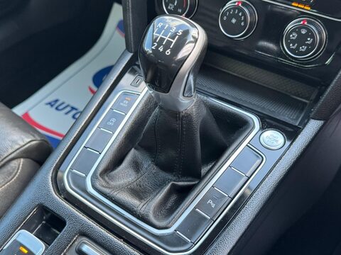 Volkswagen Passat 2.0 TDI EVO SEL Euro 6 (s/s) 5dr 32