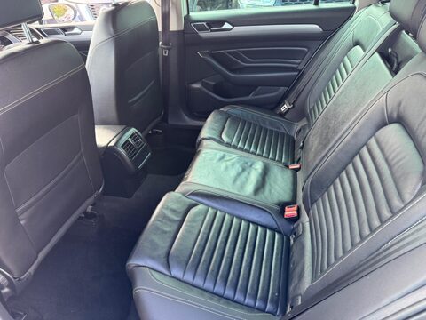Volkswagen Passat 2.0 TDI EVO SEL Euro 6 (s/s) 5dr 47