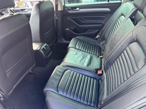 Volkswagen Passat 2.0 TDI EVO SEL Euro 6 (s/s) 5dr 47
