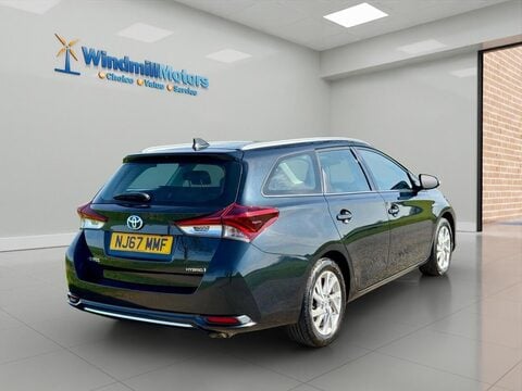 Toyota Auris 1.8 VVT-h Business Edition Touring Sports CVT Euro 6 (s/s) 5dr (Safety Sens 10
