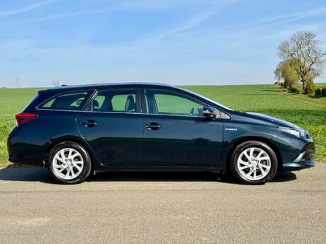 Toyota Auris 1.8 VVT-h Business Edition Touring Sports CVT Euro 6 (s/s) 5dr (Safety Sens