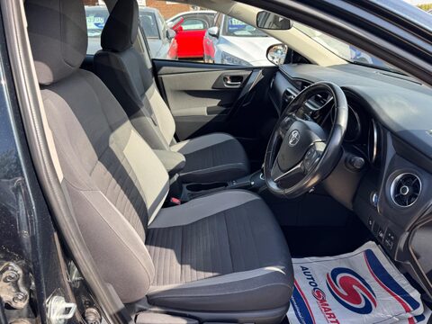 Toyota Auris 1.8 VVT-h Business Edition Touring Sports CVT Euro 6 (s/s) 5dr (Safety Sens 12