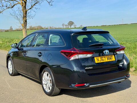 Toyota Auris 1.8 VVT-h Business Edition Touring Sports CVT Euro 6 (s/s) 5dr (Safety Sens 8