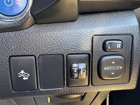 Toyota Auris 1.8 VVT-h Business Edition Touring Sports CVT Euro 6 (s/s) 5dr (Safety Sens 34