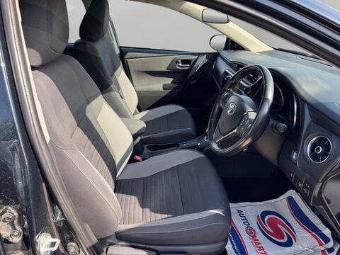 Toyota Auris 1.8 VVT-h Business Edition Touring Sports CVT Euro 6 (s/s) 5dr (Safety Sens 12