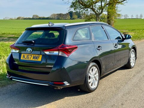 Toyota Auris 1.8 VVT-h Business Edition Touring Sports CVT Euro 6 (s/s) 5dr (Safety Sens 10