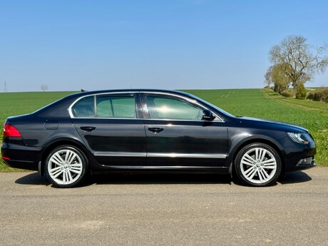Skoda Superb 2.0 TDI Elegance DSG Euro 5 (s/s) 5dr