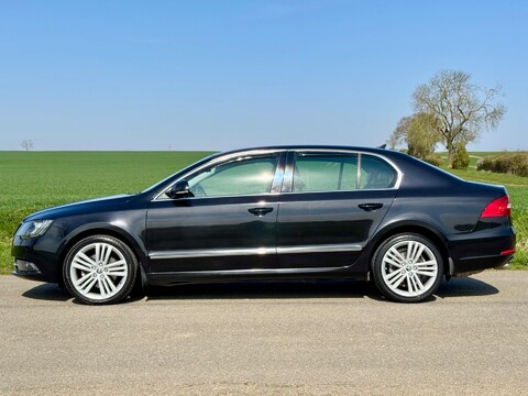 Skoda Superb 2.0 TDI Elegance DSG Euro 5 (s/s) 5dr 6