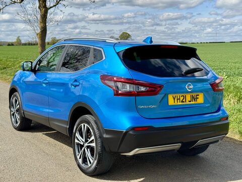 Nissan Qashqai 1.3 DIG-T N-Connecta Euro 6 (s/s) 5dr 9