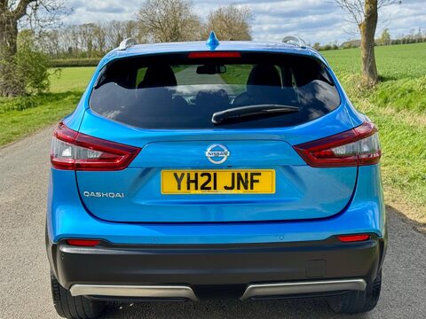 Nissan Qashqai 1.3 DIG-T N-Connecta Euro 6 (s/s) 5dr 10