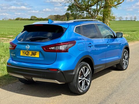 Nissan Qashqai 1.3 DIG-T N-Connecta Euro 6 (s/s) 5dr 11