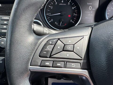 Nissan Qashqai 1.3 DIG-T N-Connecta Euro 6 (s/s) 5dr 30