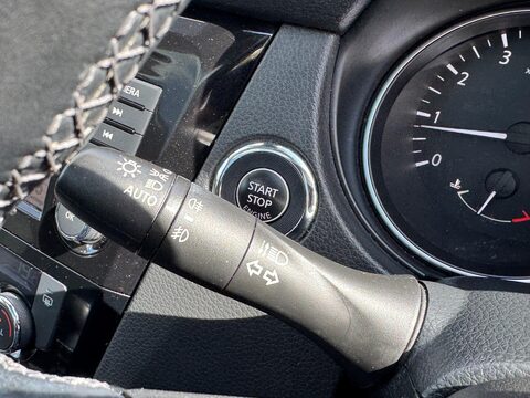 Nissan Qashqai 1.3 DIG-T N-Connecta Euro 6 (s/s) 5dr 32
