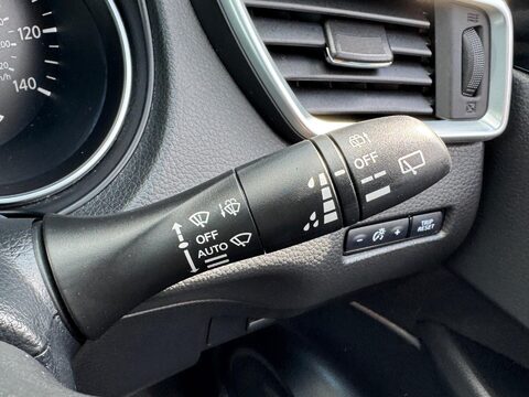 Nissan Qashqai 1.3 DIG-T N-Connecta Euro 6 (s/s) 5dr 33