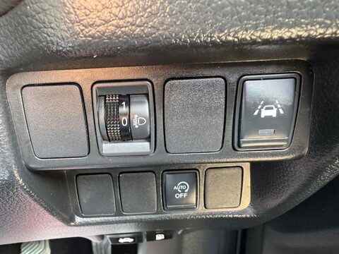 Nissan Qashqai 1.3 DIG-T N-Connecta Euro 6 (s/s) 5dr 34