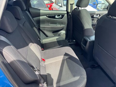 Nissan Qashqai 1.3 DIG-T N-Connecta Euro 6 (s/s) 5dr 42