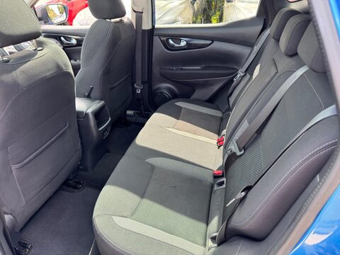 Nissan Qashqai 1.3 DIG-T N-Connecta Euro 6 (s/s) 5dr 43