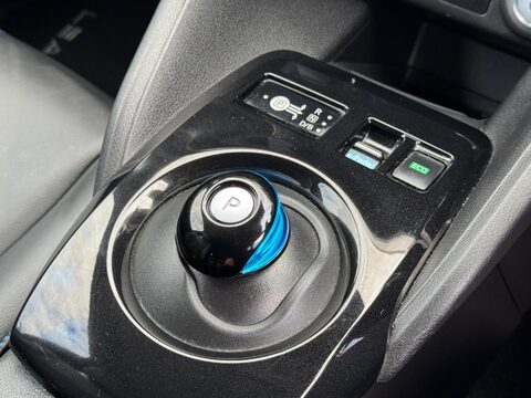 Nissan LEAF 40kWh N-Connecta Auto 5dr 28