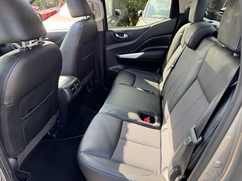 Nissan Navara 2.3 dCi N-Guard Auto 4WD Euro 6 4dr 46
