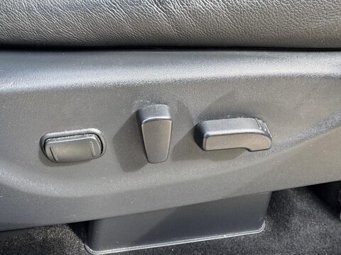 Nissan Navara 2.3 dCi N-Guard Auto 4WD Euro 6 4dr 39