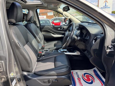 Nissan Navara 2.3 dCi N-Guard Auto 4WD Euro 6 4dr 15