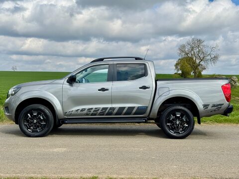 Nissan Navara 2.3 dCi N-Guard Auto 4WD Euro 6 4dr 8