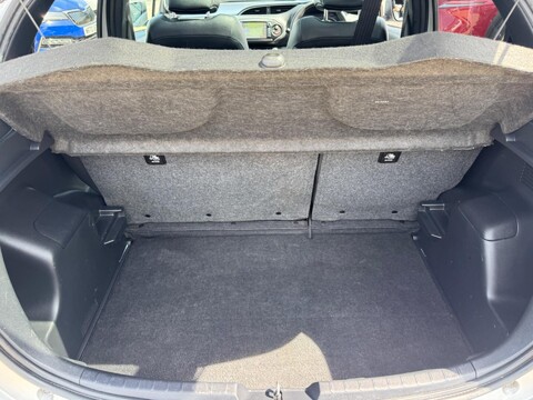Toyota Yaris 1.5 VVT-h Excel E-CVT Euro 6 (s/s) 5dr (15in Alloy) 37