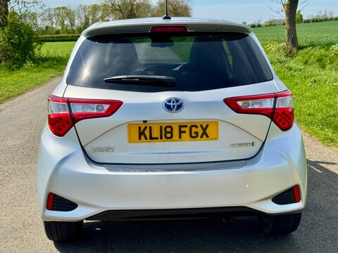 Toyota Yaris 1.5 VVT-h Excel E-CVT Euro 6 (s/s) 5dr (15in Alloy) 9