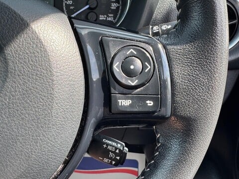 Toyota Yaris 1.5 VVT-h Excel E-CVT Euro 6 (s/s) 5dr (15in Alloy) 25