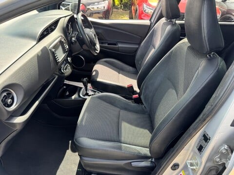 Toyota Yaris 1.5 VVT-h Excel E-CVT Euro 6 (s/s) 5dr (15in Alloy) 34