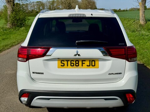 Mitsubishi Outlander 2.0 MIVEC 4 CVT 4WD Euro 6 (s/s) 5dr 8
