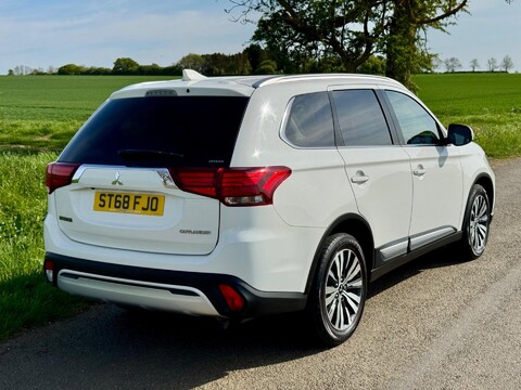 Mitsubishi Outlander 2.0 MIVEC 4 CVT 4WD Euro 6 (s/s) 5dr 9