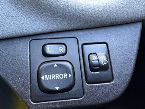 Toyota Yaris 1.33 Dual VVT-i Icon Euro 6 5dr 27