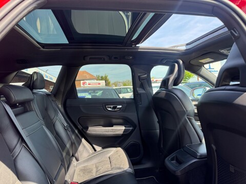 Volvo XC60 2.0 D5 PowerPulse R-Design Auto AWD Euro 6 (s/s) 5dr 12
