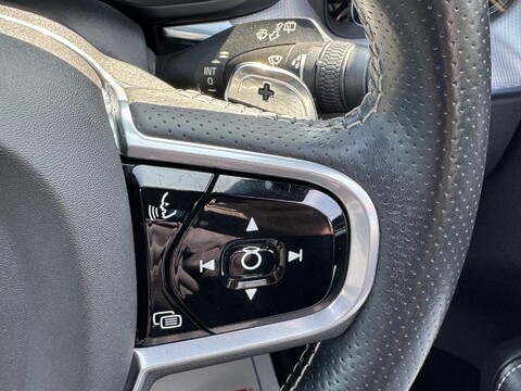 Volvo XC60 2.0 D5 PowerPulse R-Design Auto AWD Euro 6 (s/s) 5dr 36