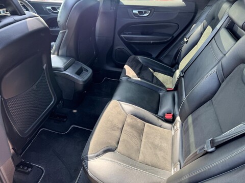 Volvo XC60 2.0 D5 PowerPulse R-Design Auto AWD Euro 6 (s/s) 5dr 50