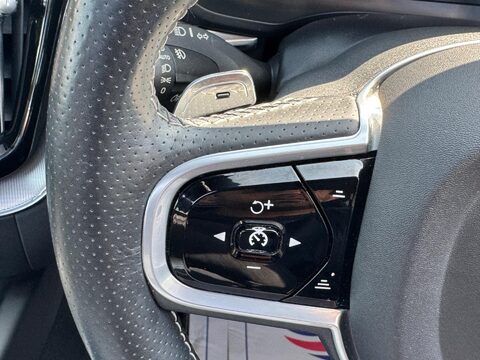 Volvo XC60 2.0 D5 PowerPulse R-Design Auto AWD Euro 6 (s/s) 5dr 37